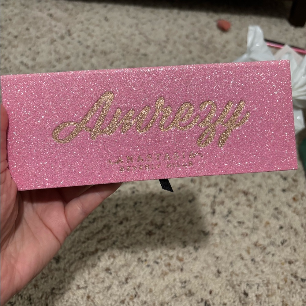 Anastasia Beverly Hills Amrezy palette Pink and Gold Eyeshadow Palette